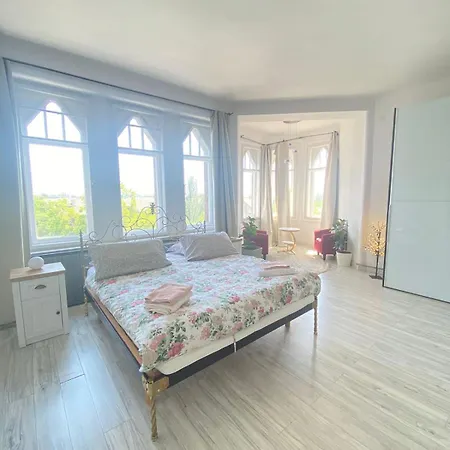 Penthouse In The Castle 아파트