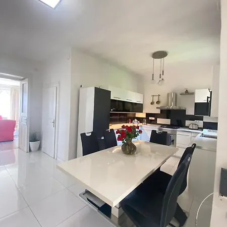 아파트 Penthouse In The Castle *