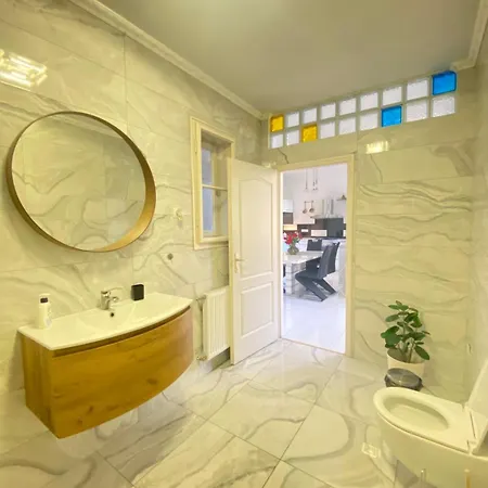 Penthouse In The Castle *