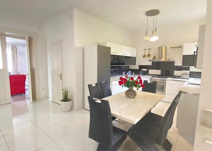 Penthouse In The Castle Διαμέρισμα *